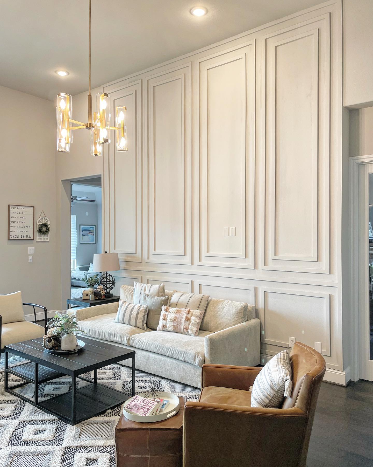 52 Trendy Living Room Accent Wall Ideas for Every Style - Addicted To ...