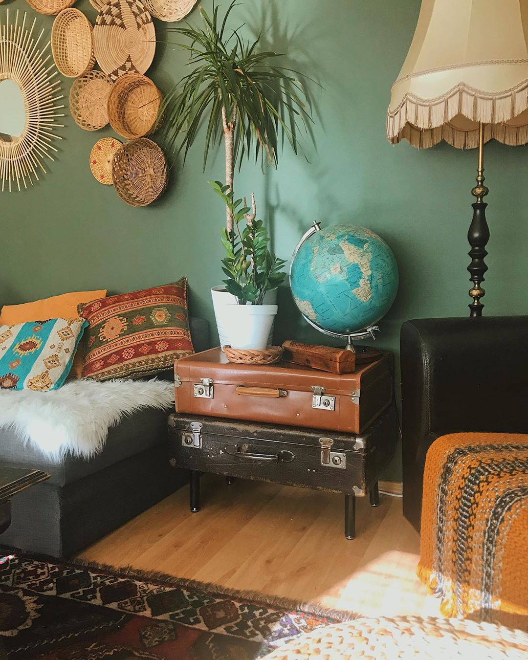 15 Living Room Antique Decorating Ideas - Ancient Madurai