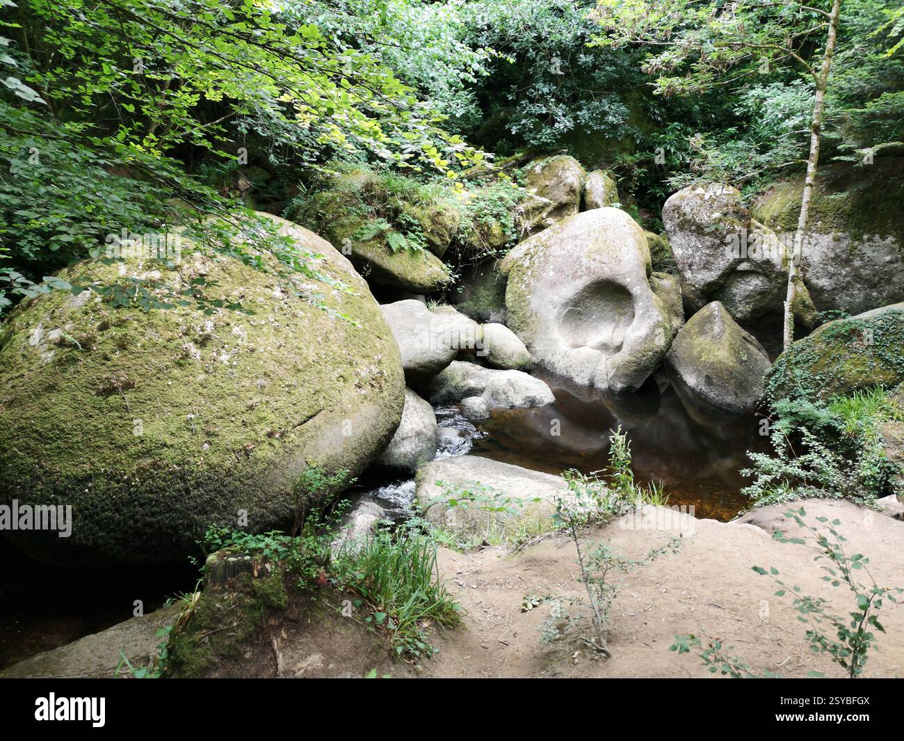 Natural rock formations create hi-res stock photography and images - Alamy