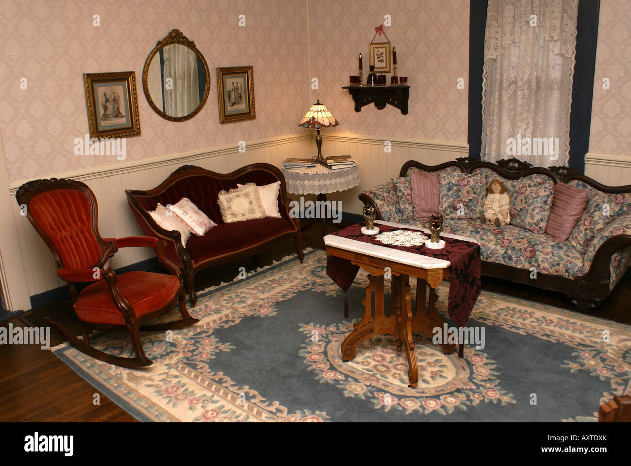 Old Fashioned Living Room Stock Photo - Alamy