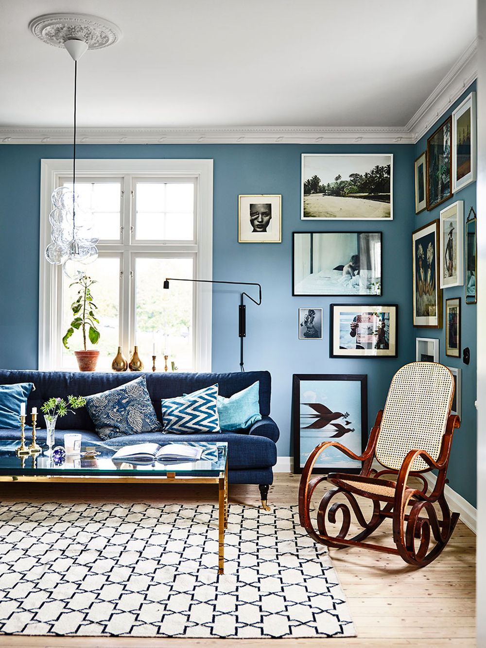 35 Blue Living Rooms Made For Relaxing