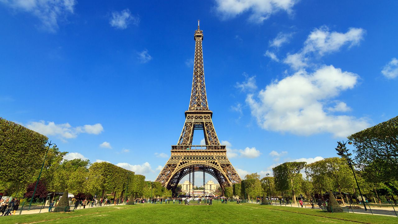 10 Best Places to Visit in France - ChaloGhumane.com