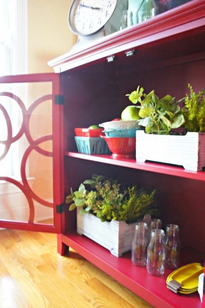 Styling Bold Accent Pieces - Chaotically Creative