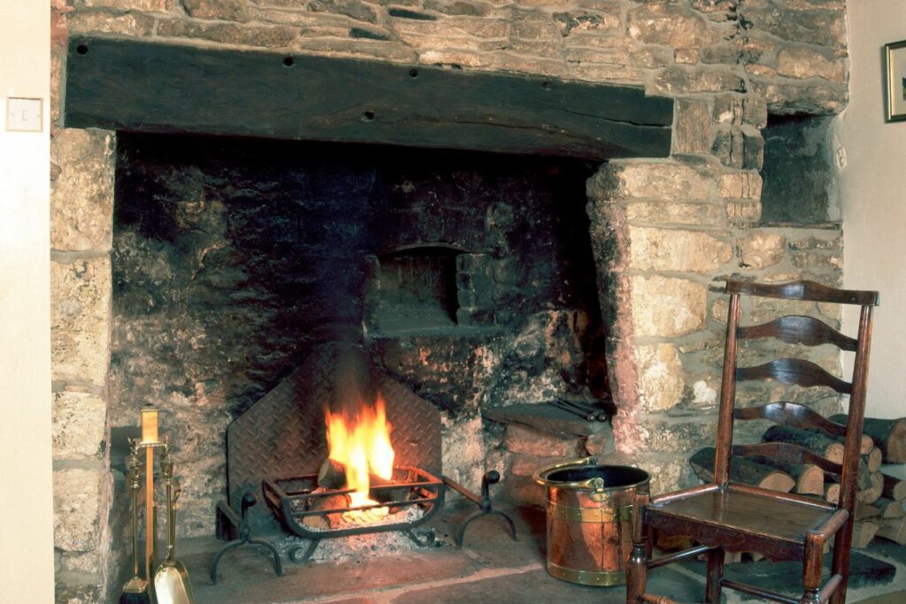 Living Room Stone Fireplaces: The Perfect Solution for a Traditional ...