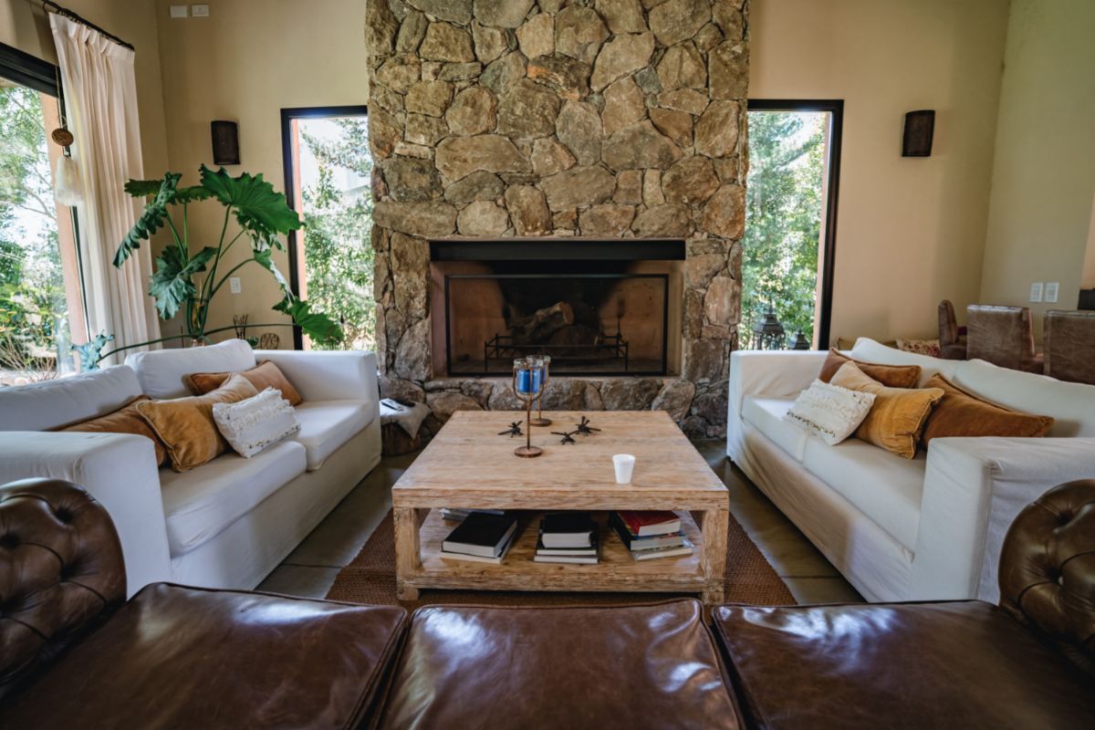 Living Room Stone Fireplaces: The Perfect Solution for a Traditional ...