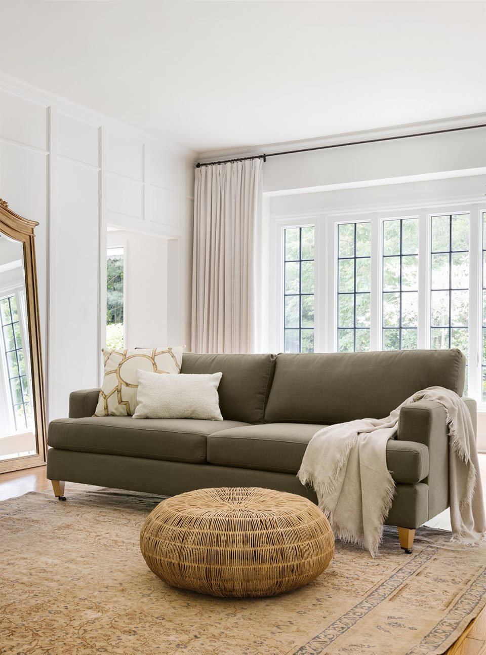 12 Designer-Loved Living Room Accent Wall Ideas | Havenly | Havenly ...
