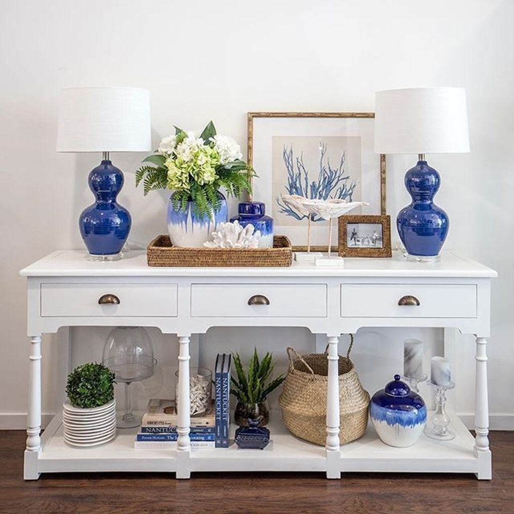 Stunning Coastal Living Room Decoration Ideas 46 - HOMYHOMEE