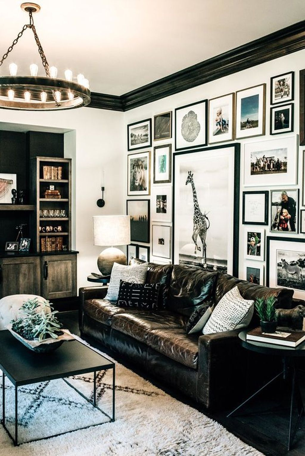 Brilliant Living Room Wall Gallery Design Ideas 43 – HOMYSTYLE