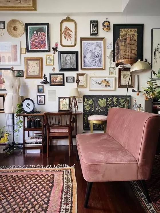 40 Inspiring Living Room Gallery Wall Ideas - Shelterness
