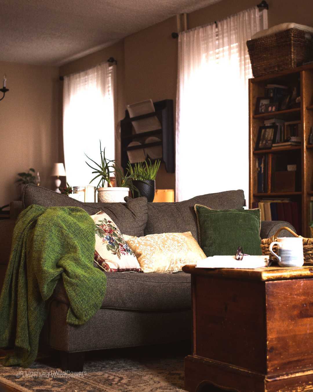 19 antique & vintage living room ideas · Linen & Wildflowers