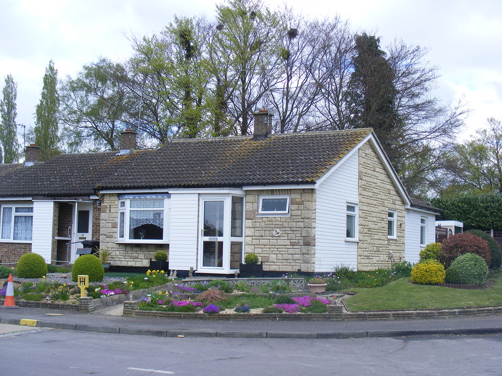 Bungalow with Stone cladding | Bungalow with Stone cladding,… | Flickr