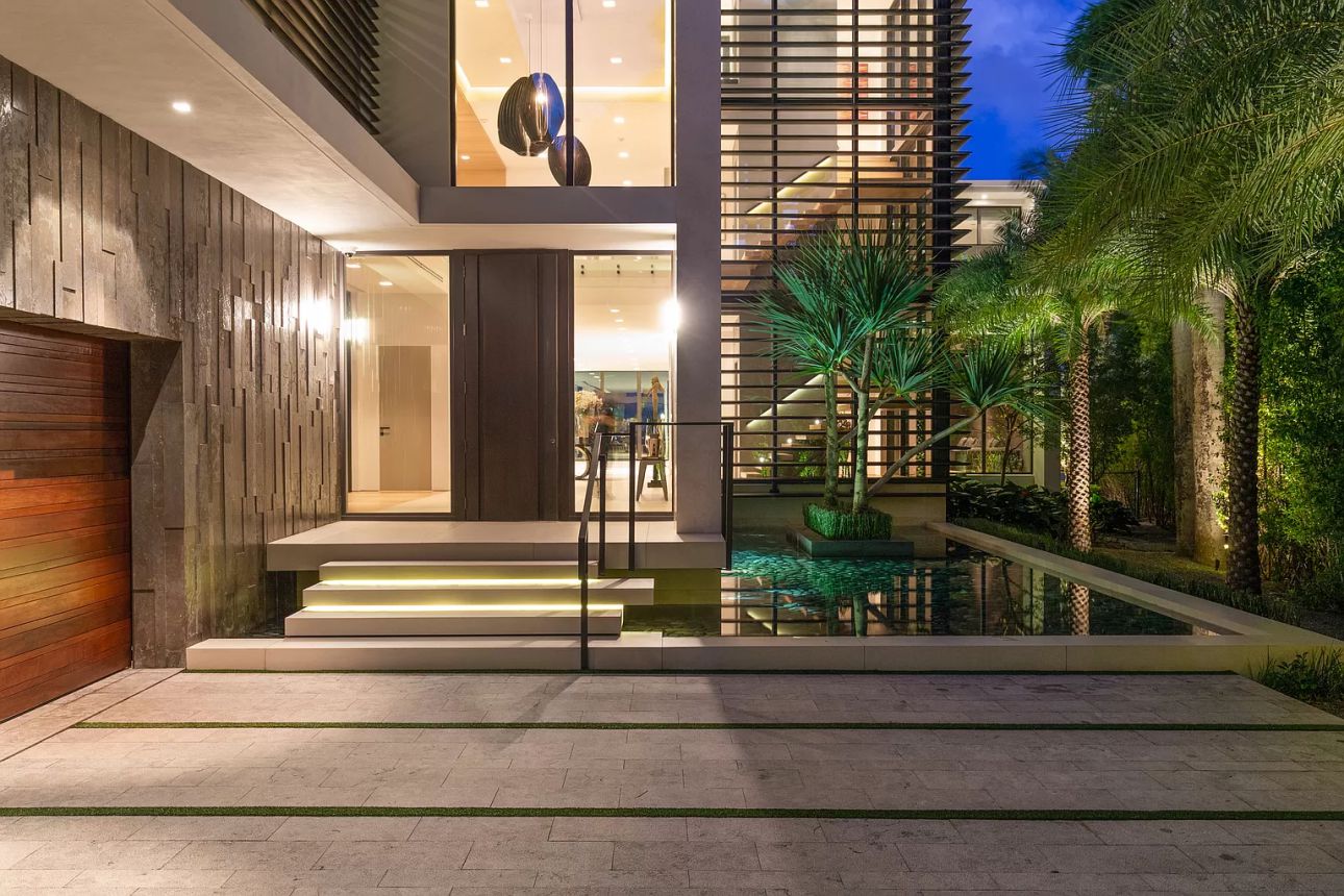 Spectacular Palm Island Modern Mansion in Miami Beach with Breathtaking ...