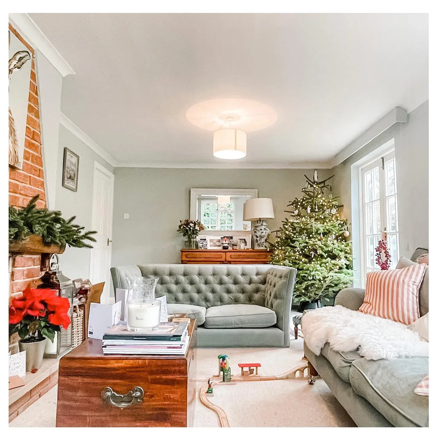 Light green paint colors for living room