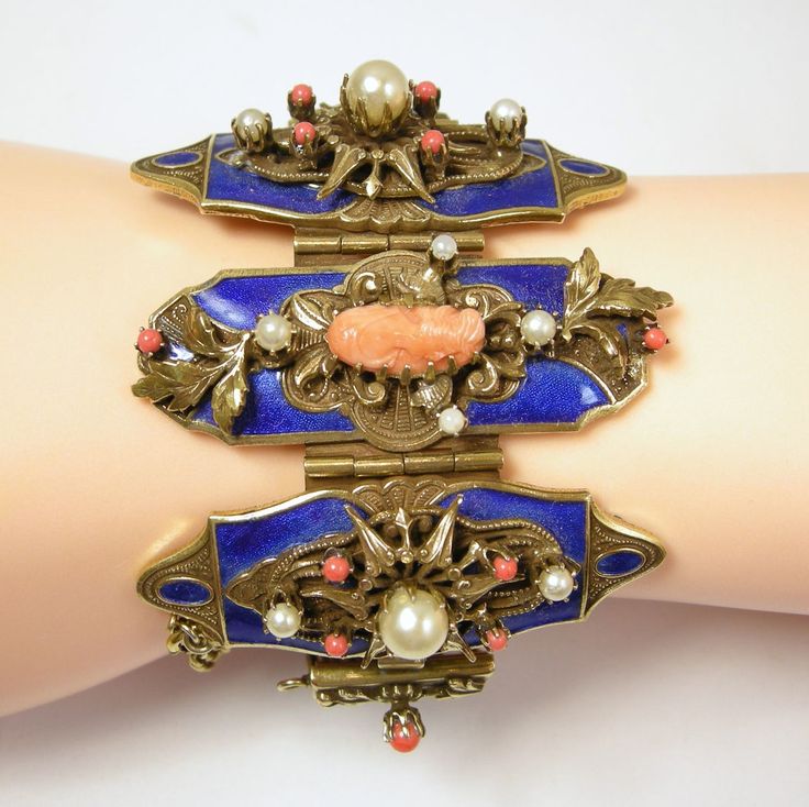 Vintage Jewellery: 10+ handpicked ideas to discover in Design ...