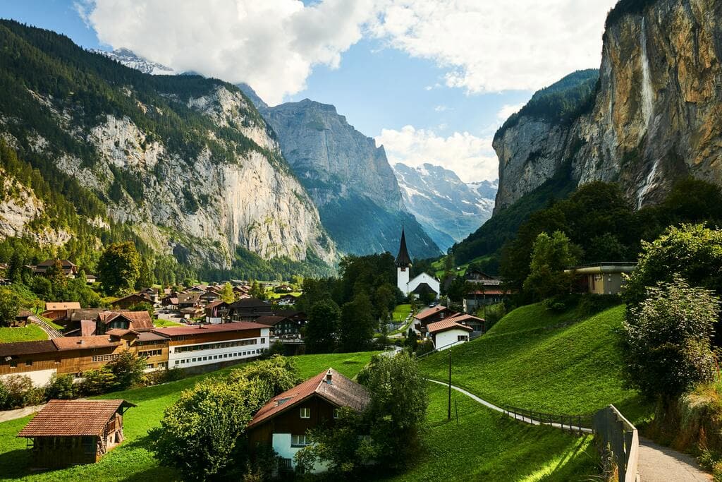 Grindelwald vs. Lauterbrunnen: Which Should You Visit? - SwitzerLanding