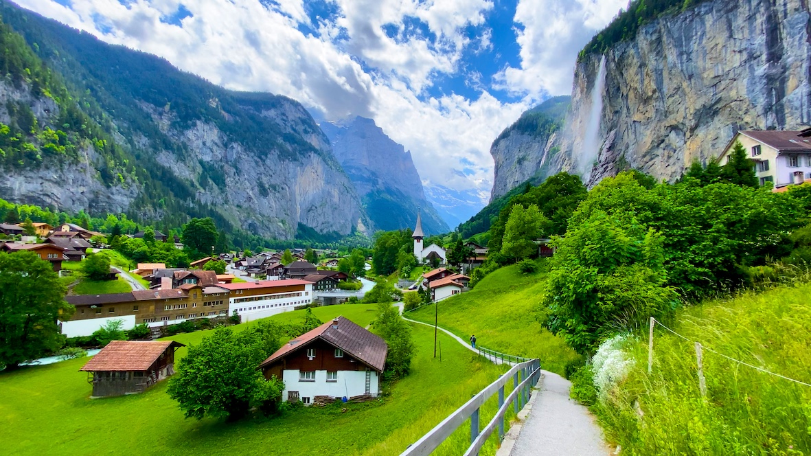 Top 10 Tourist Mistakes to Avoid in Lauterbrunnen - Switzerland Insider