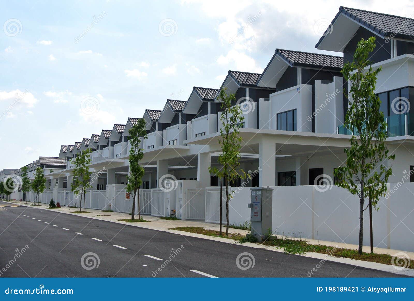 Modern Terrace House Design - pranploaty