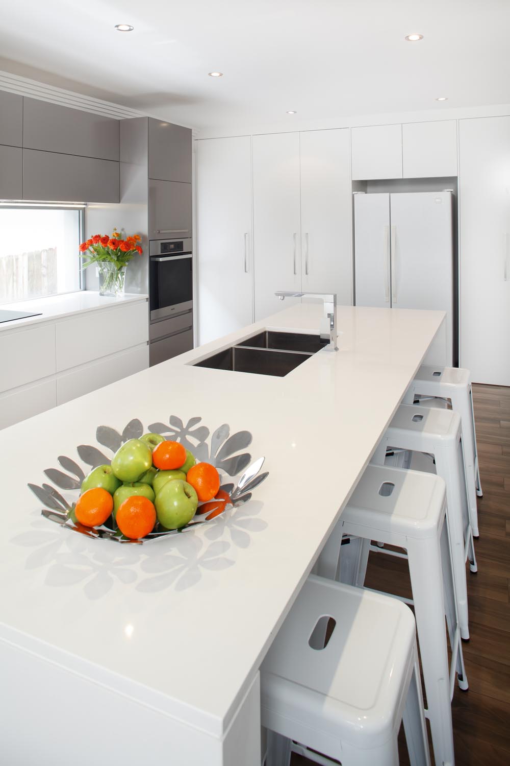 Sleek modern kitchen - Completehome