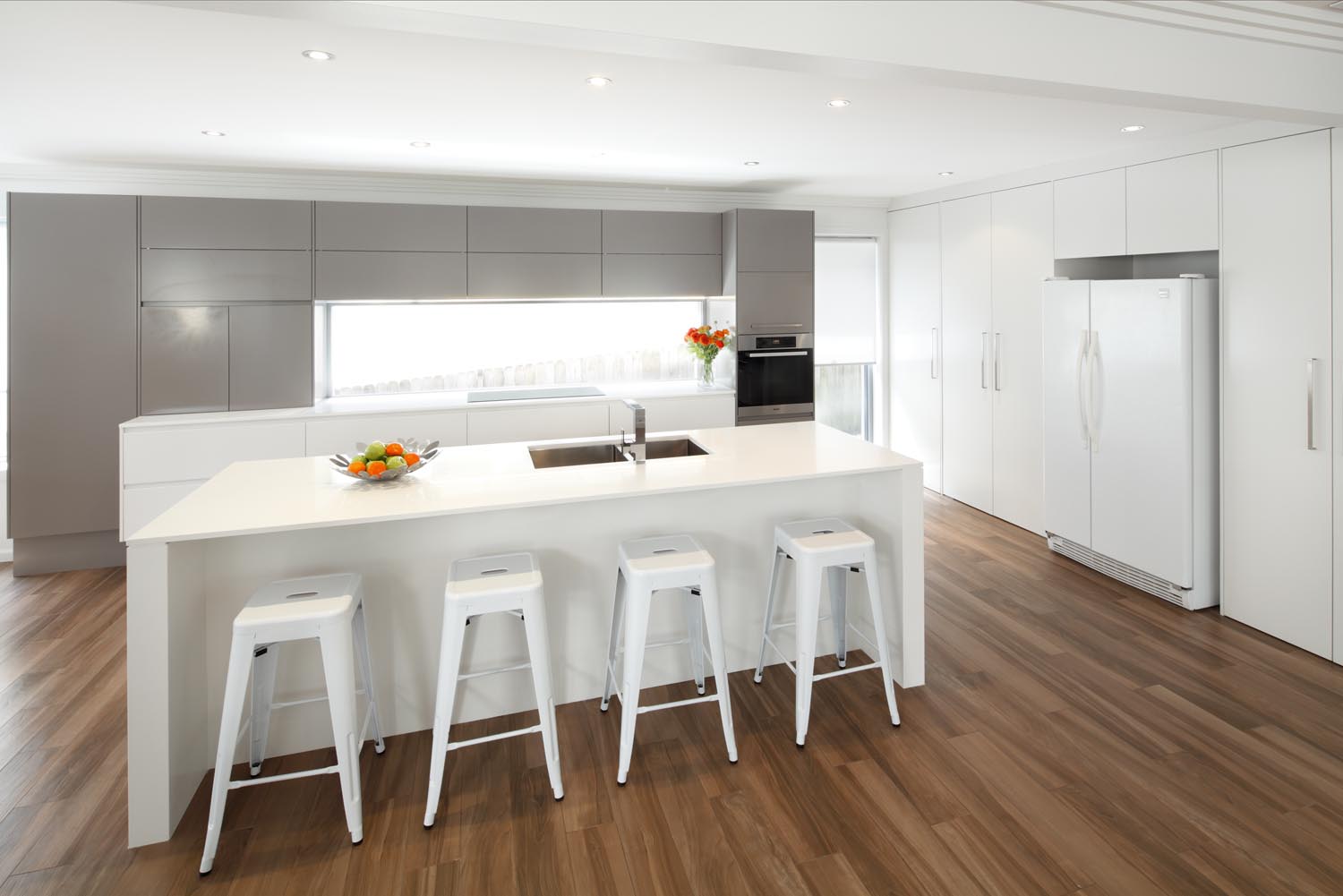 Sleek modern kitchen - Completehome