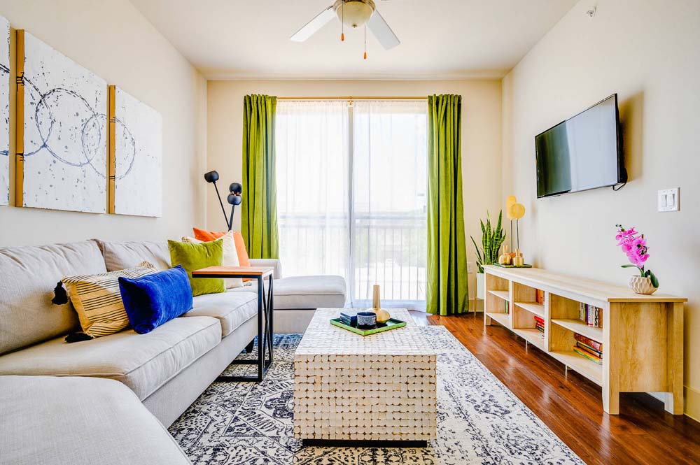 Tiny Living Room? 24 TV Setup Ideas That Prove Less Is More in Modern Decor