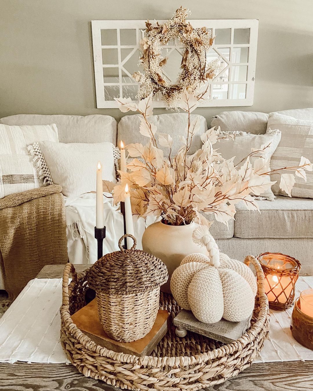 29 Cozy And Inviting Fall Living Room Décor Ideas - DigsDigs