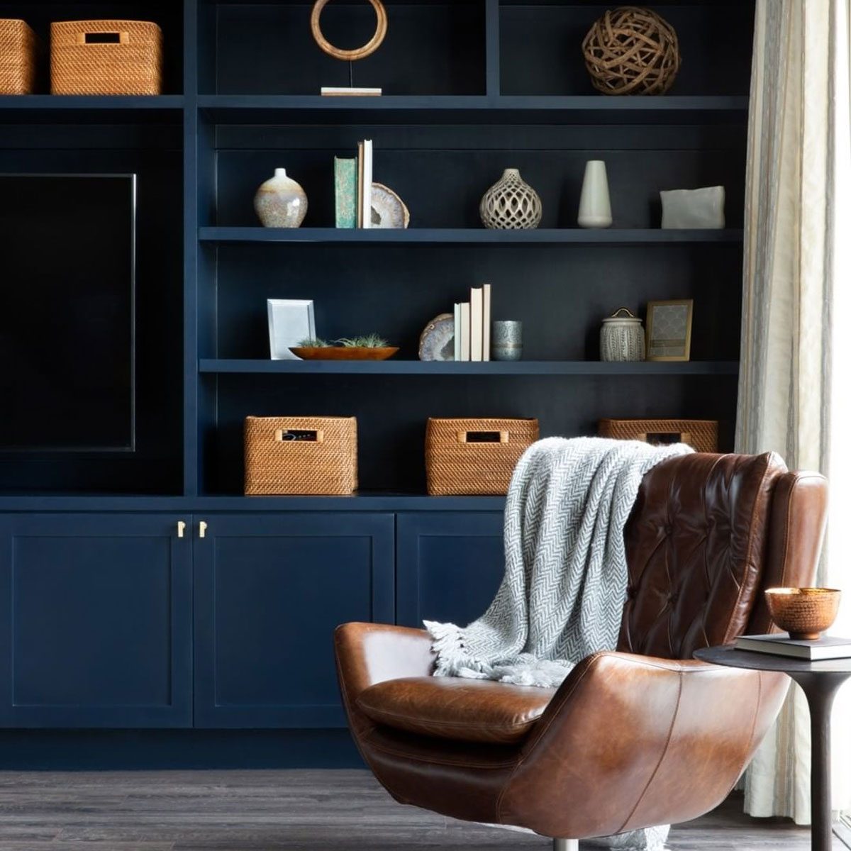 10 Living Room Shelves to Organize Your Home