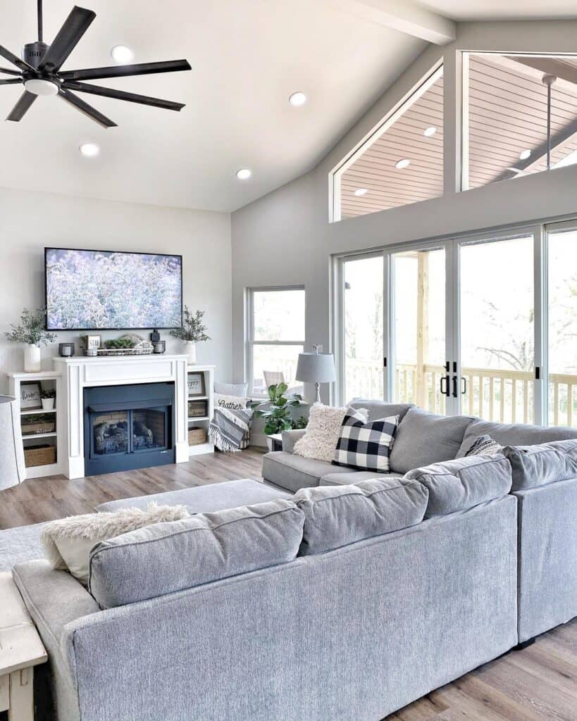19 Amazing Rooms with Fireplace with Vaulted Ceiling Features