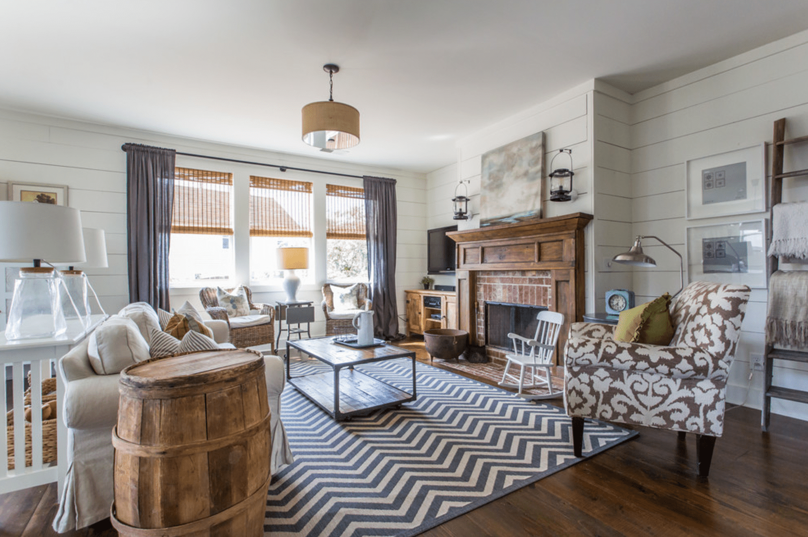 14 Farmhouse-Style Living Room Tips