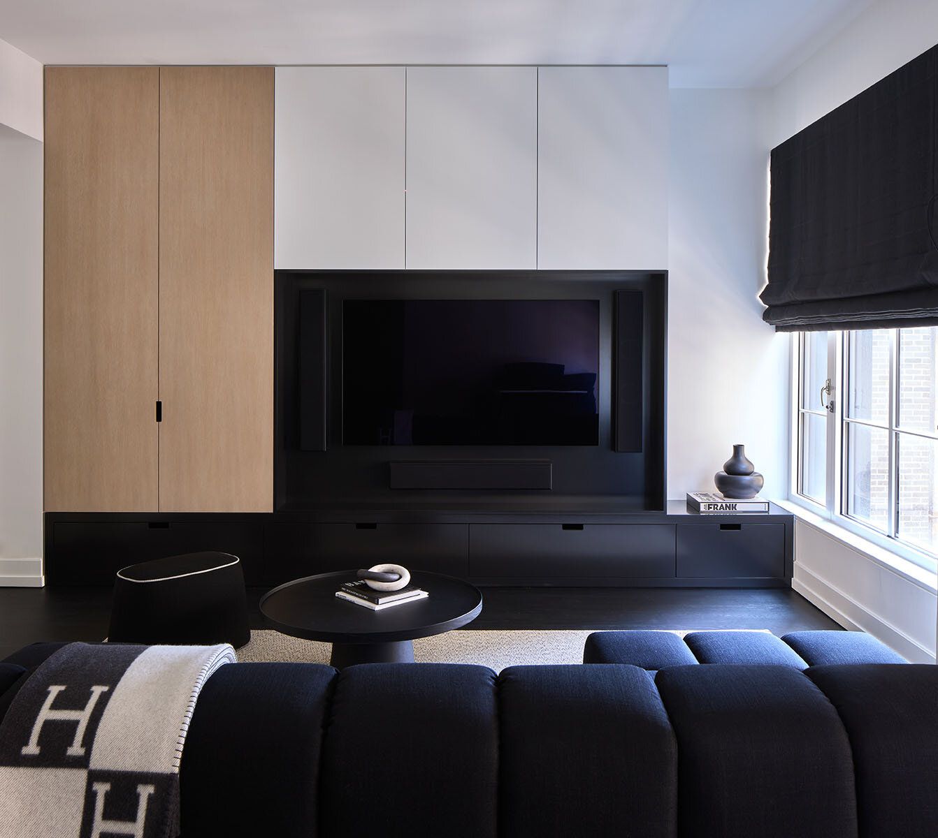 21 Small Living Rooms With TVs That Actually Look Good
