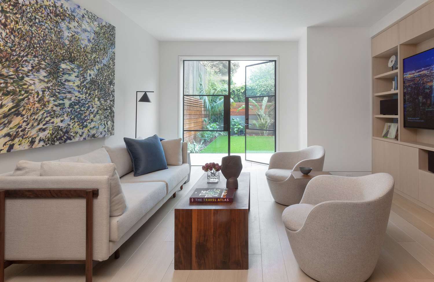 21 Small Living Rooms With TVs That Actually Look Good